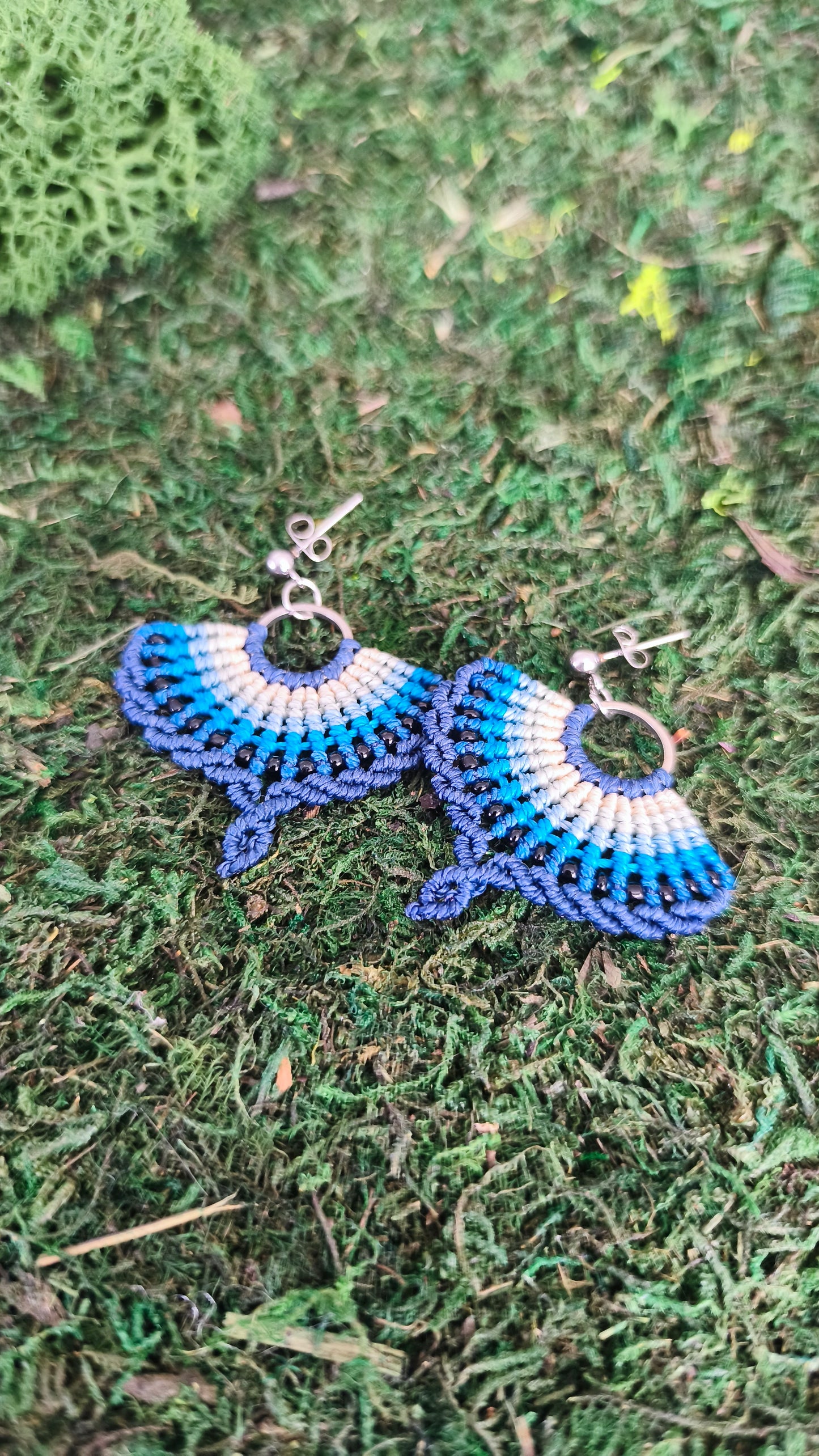 Makramee-Ohrringe „Ocean Vibes“ in Blau & Beige