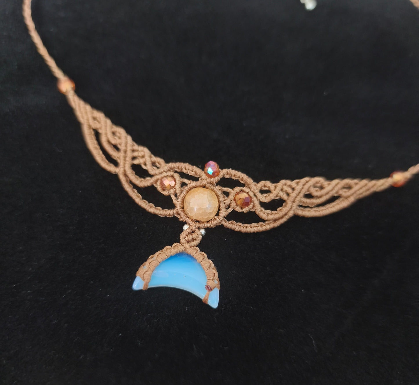 Makramee-Choker „Mondbogen“