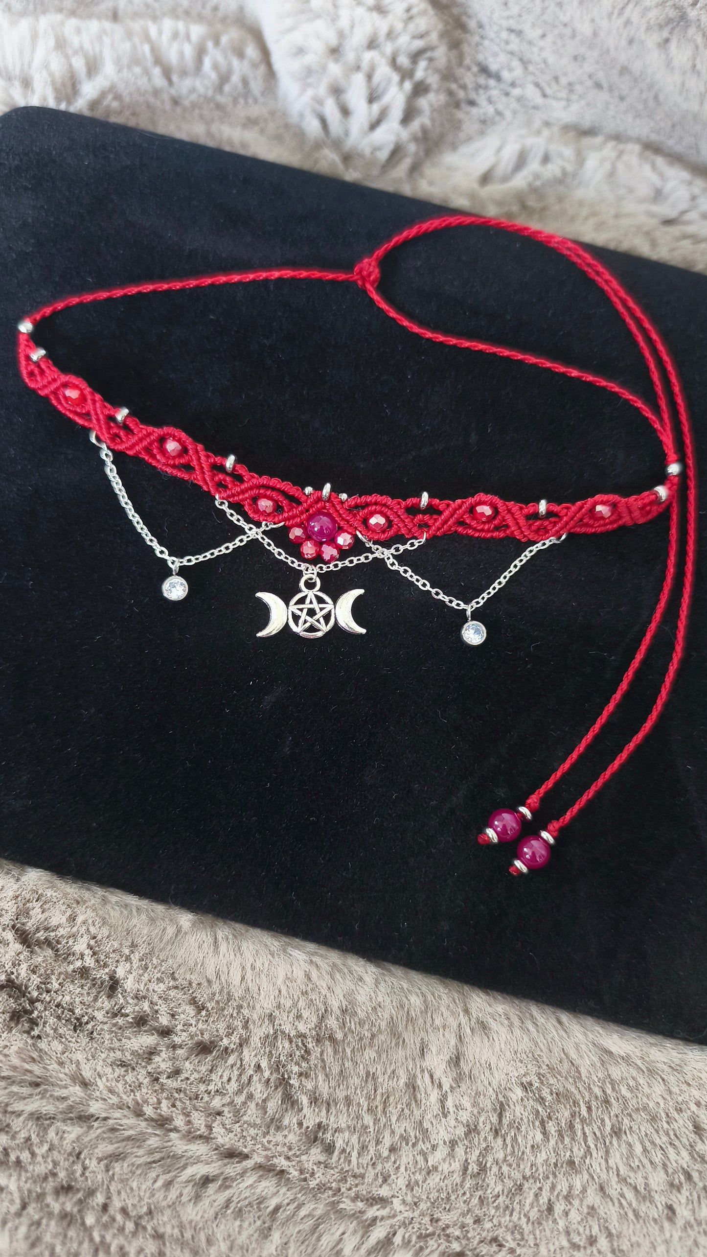 "lunar Red" Makramee Choker mit Rubinen & Edelstahl
