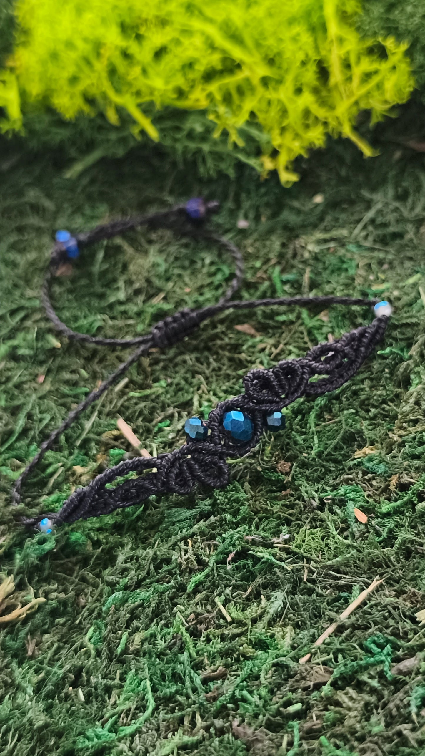 Das klassische Schwarz macht dieses Armband zu einem stilvollen Begleiter für jeden Tag.