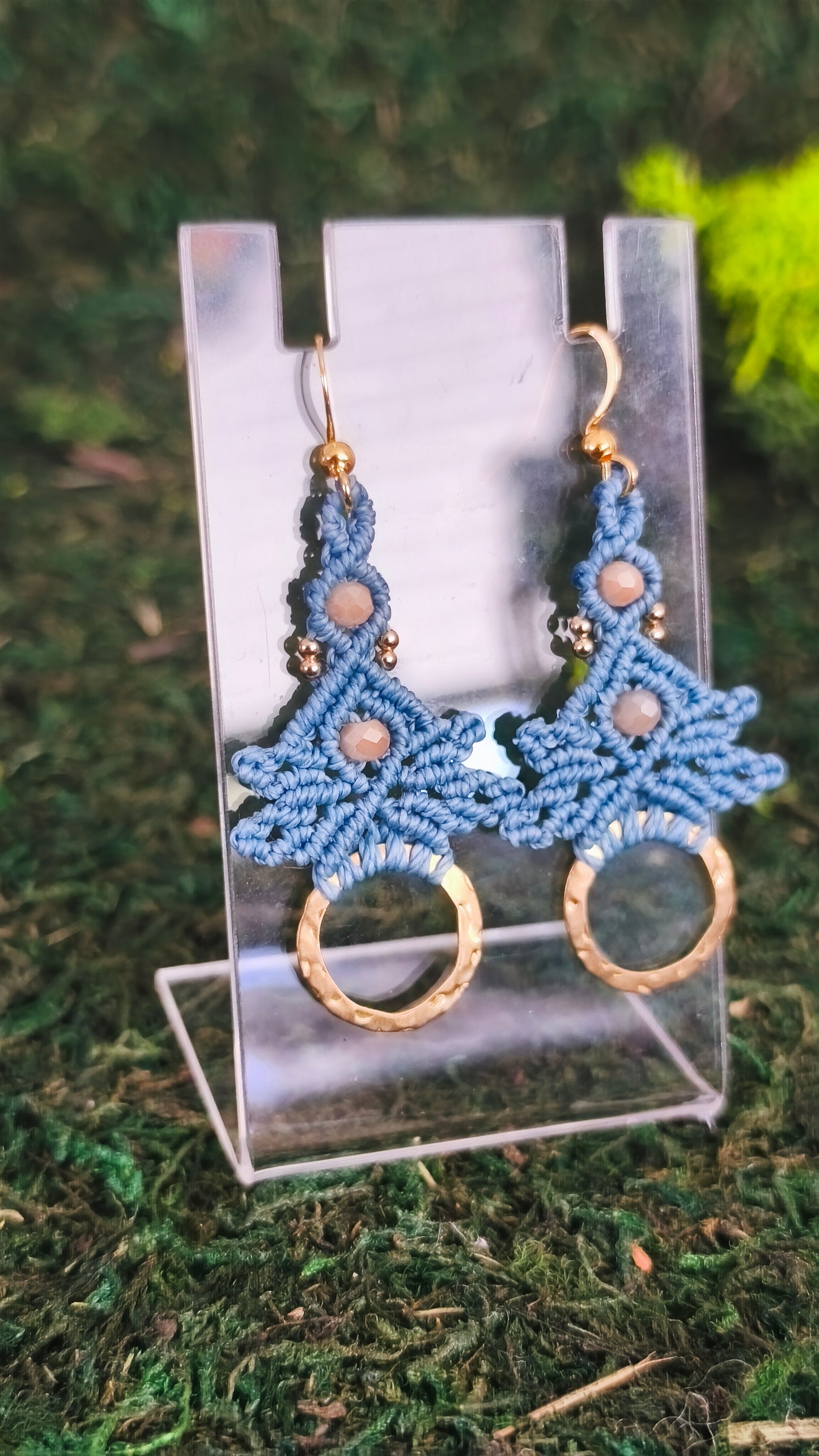 Makramee-Ohrringe „Blue Sand“ mit Goldring