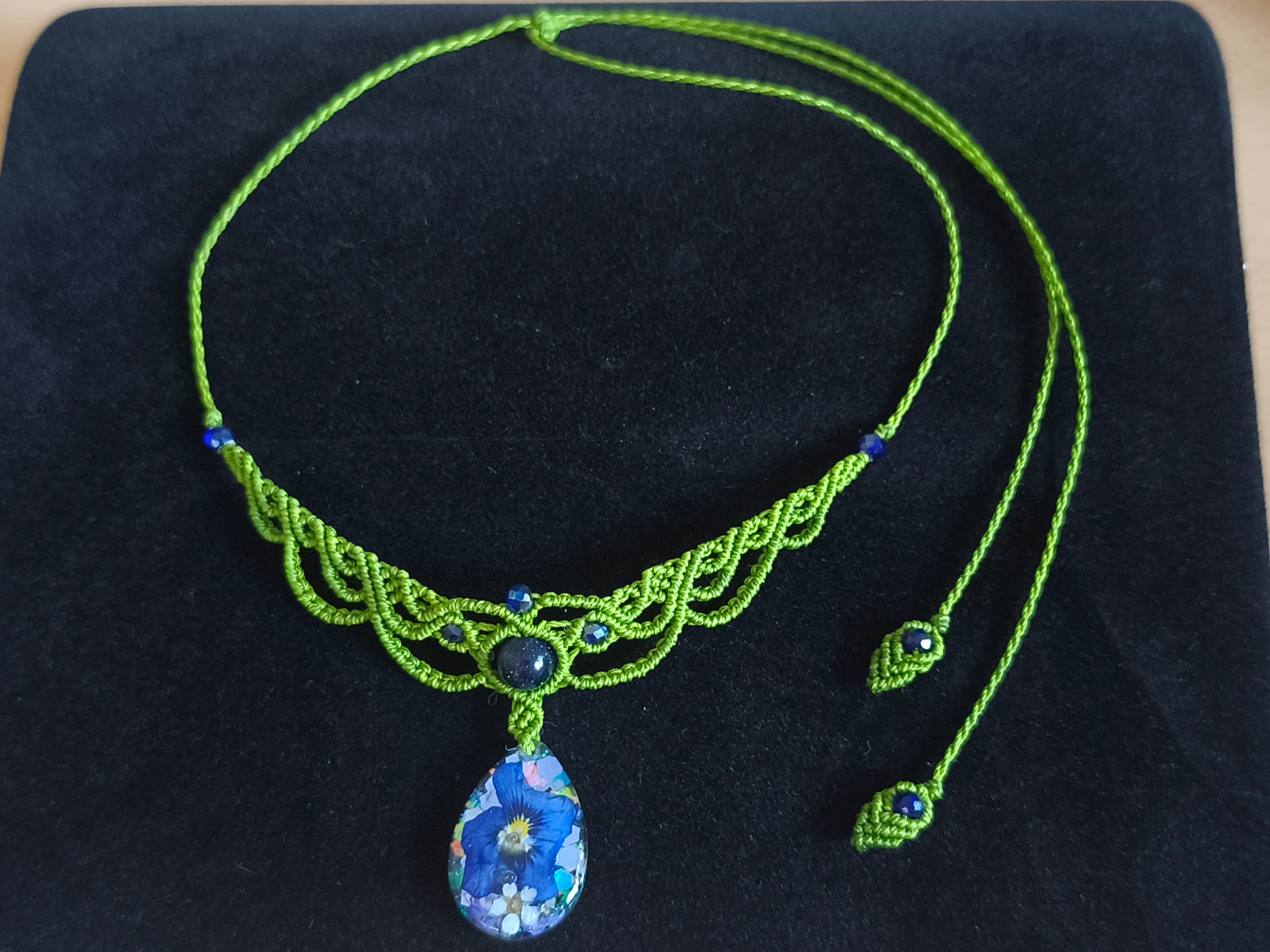 Makramee-Choker „Blaue Blütennacht“